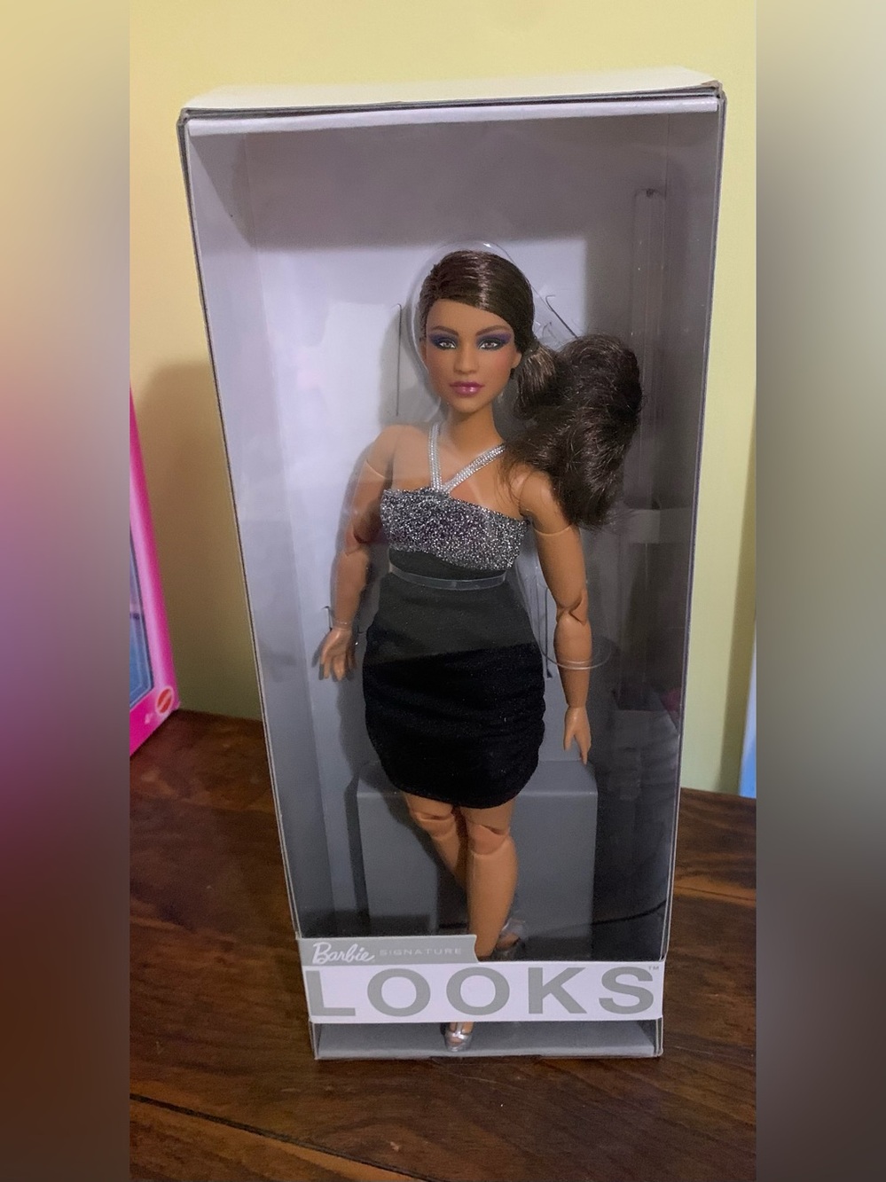 NIB Barbie Signature Looks 12 Articulated Fashion Brunette